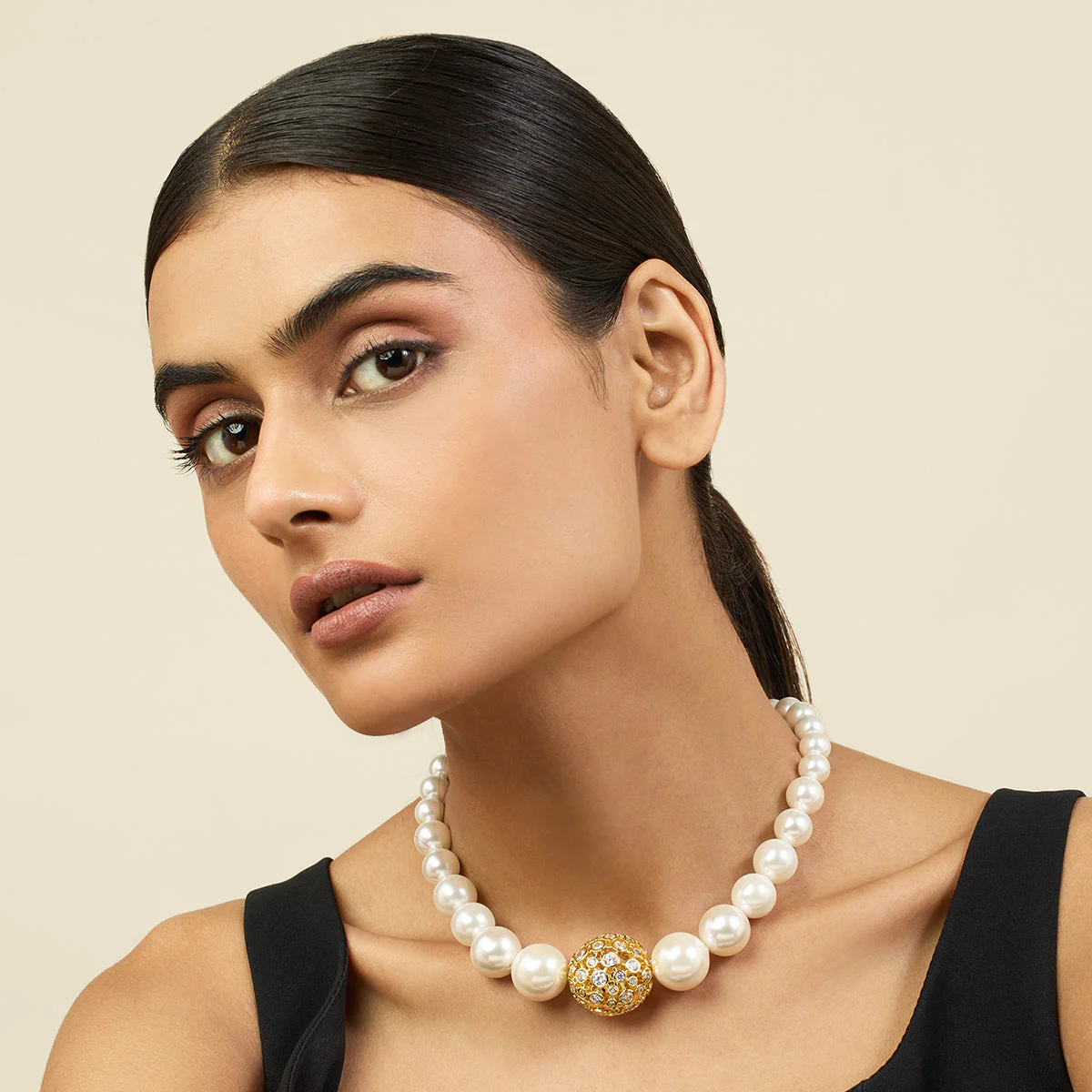 White Crystal Ball Pearl Necklace - Image 3
